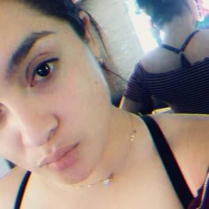 Meet your Posher, Laura deisi